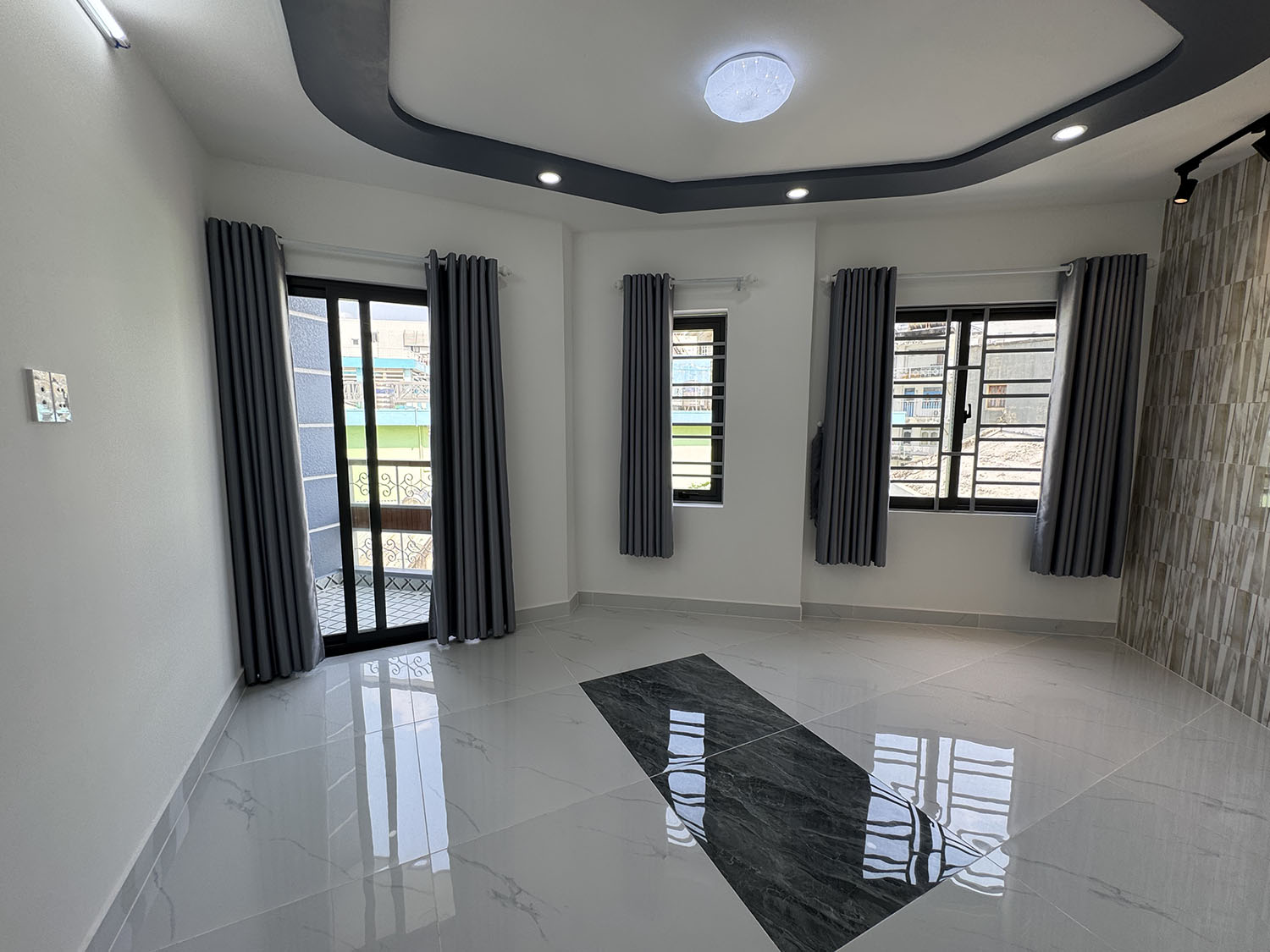 Chính thức mở bán biệt thự mini 3 lầu HXH VF5 khu cao cấp Hoàng Diệu - Trước nhà có sân đỗ ôtô